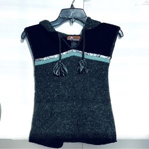 Vintage Y2K 2001 Urban Outfitters Bulldog Sleeveless Sweater